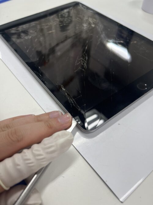 iPadの修理工程②