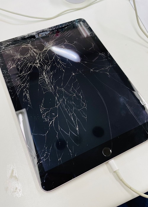 iPad第7世代　ガラスパネル割れ　画像