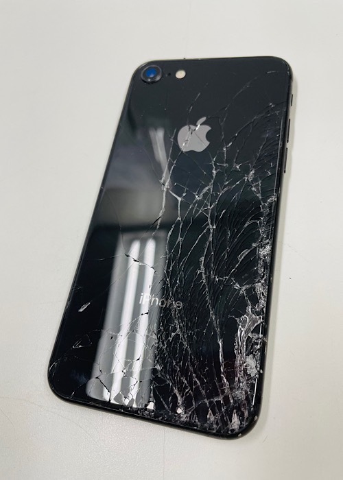iPhone8　背面ガラス割れ　画像