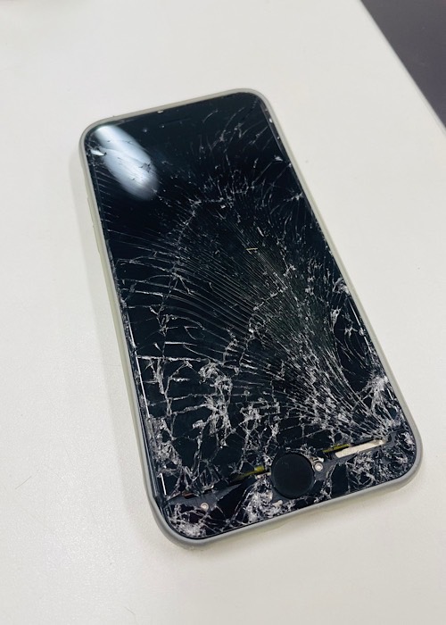iPhone8画面破損状態　画像