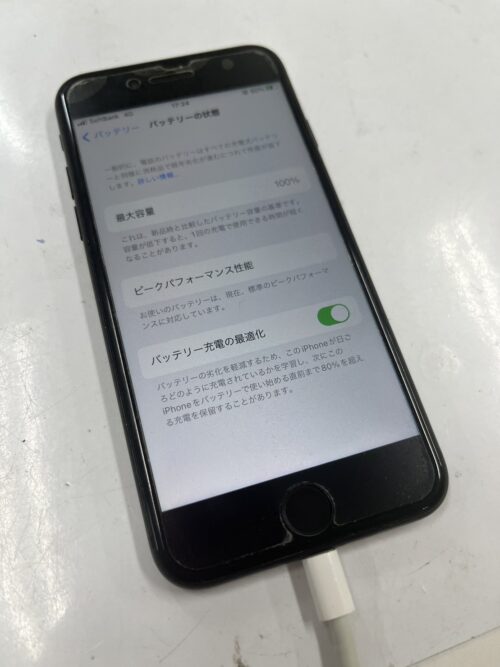 修理後のiPhone8
