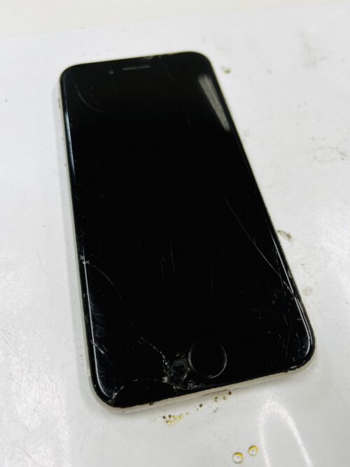 修理前のiPhoneSE2
